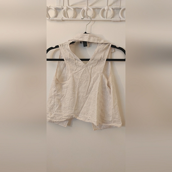 Buttoned blouse - Picture 2 of 3